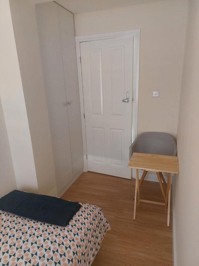 Single Room Only For One Adult Southall Exterior photo