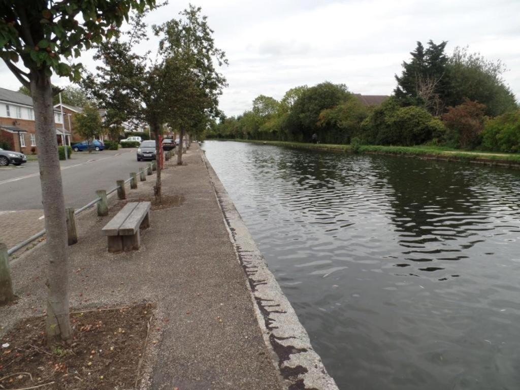 Single Room Only For One Adult Southall Exterior photo