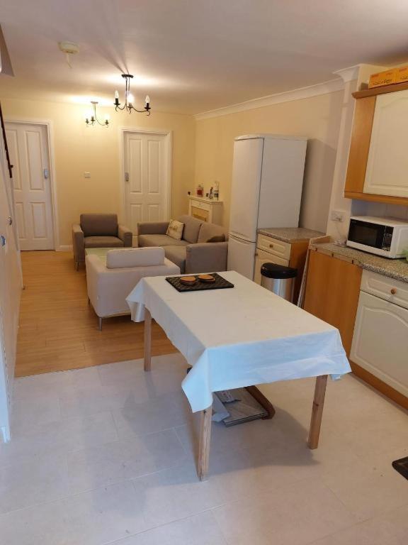 Single Room Only For One Adult Southall Exterior photo