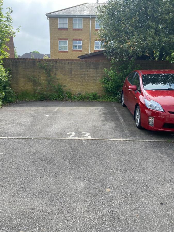 Single Room Only For One Adult Southall Exterior photo
